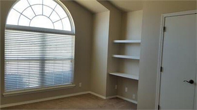 Foto del edificio - 3-Bed 2-Bath Home in Claremore!