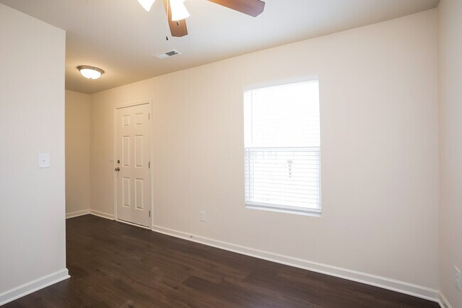 Foto del edificio - 1459 Tamarino Dr