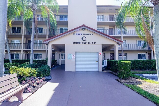 Foto del edificio - 13100 SW 11th Ct