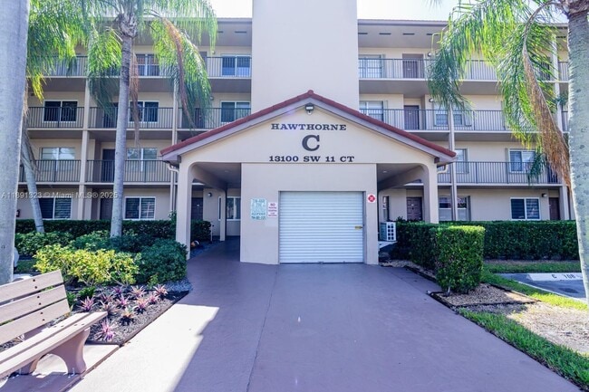 Building Photo - 13100 SW 11th Ct