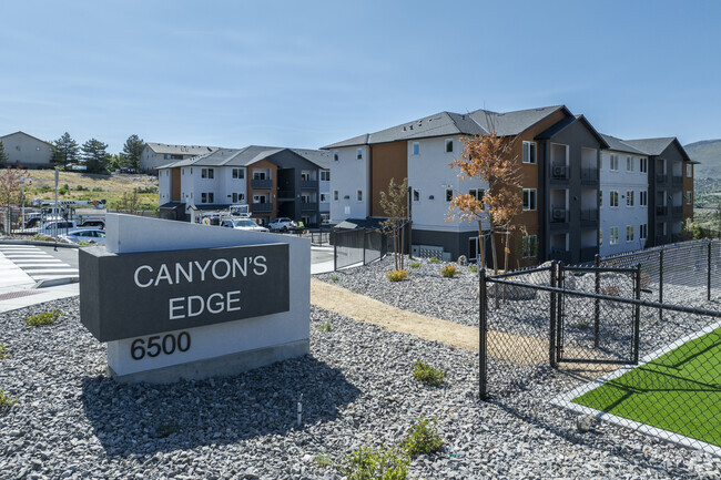 Entrada a la comunidad - Canyon's Edge Apartments