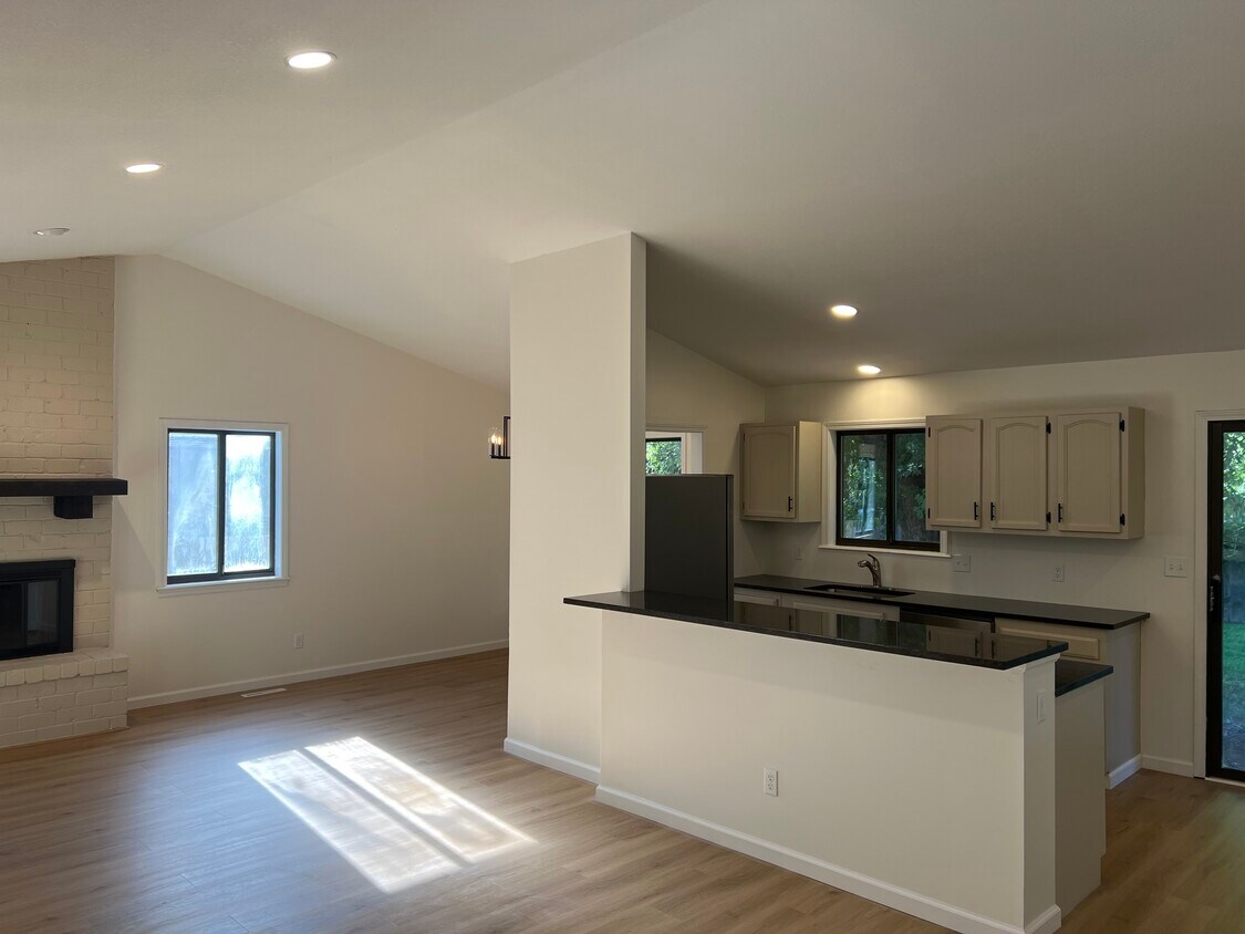 Foto principal - 122 E Osage St
