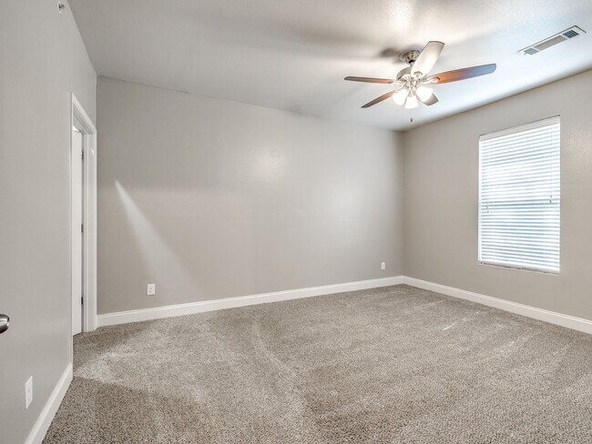Foto del edificio - White Oak Apartments