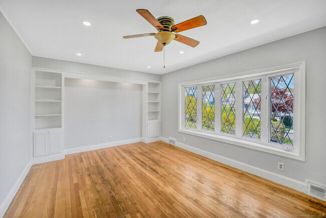 Building Photo - 43 Moorland Ave
