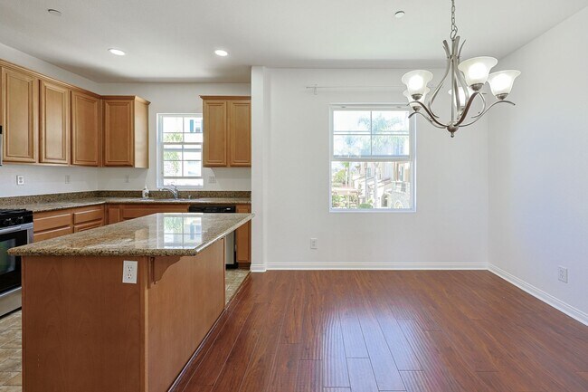 Foto del edificio - La Mesa 2BR + Office Room Townhome-Style Condo with 2-Car Garage Parking