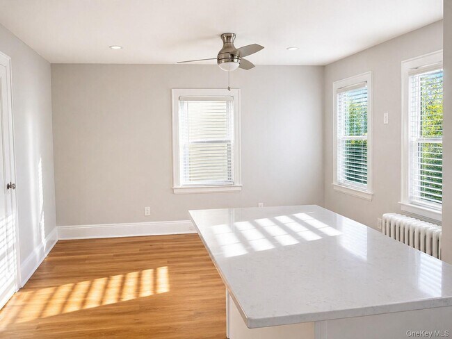 Foto del edificio - 45-17 Auburndale Ln