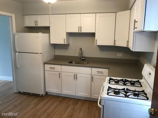 Building Photo - 2 br, 1 bath Apartment - 949 Waukegan Road
