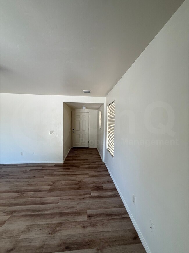 Building Photo - 9984 E Emberwood Dr