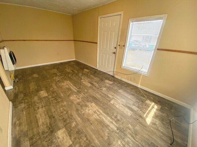 Foto del edificio - 2-Bed, 1-Bath Home in Lake Charles - Deposit-Free Move-In Option Available!