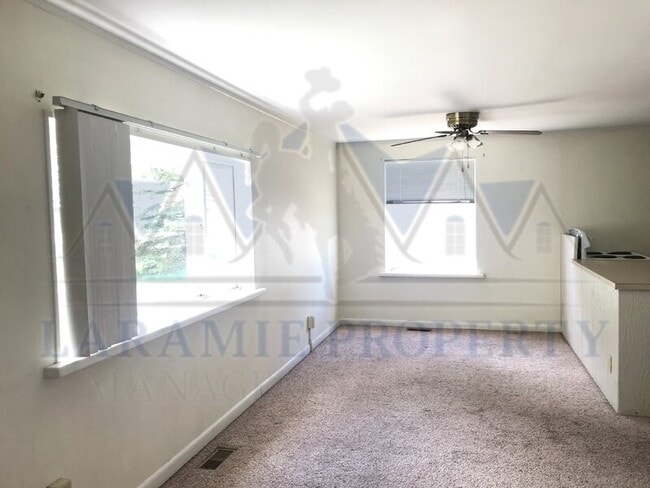 Building Photo - 529 E Spring Creek Dr