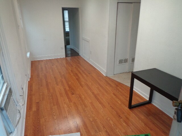 Sala de estar - 72 McMillen Ave