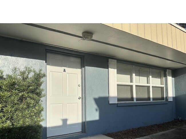 Building Photo - 3369 Barnsdale Dr