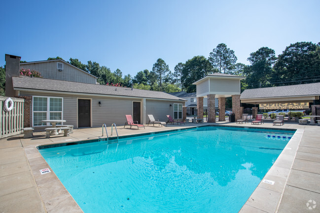 Building Photo - Clover Leaf Apartment Homes