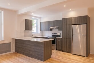 Building Photo - 2105 Rue Chomedey