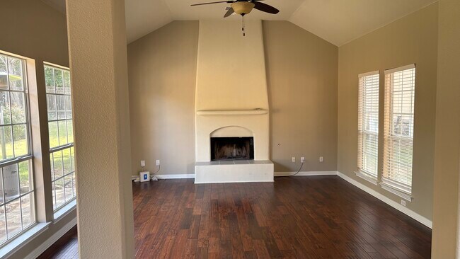 Foto del edificio - 7307 Moss Brook Dr