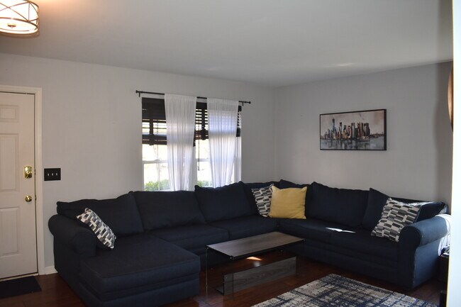 Sala de estar - 110 Harvard Ave