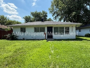 Building Photo - 3156 Eagledale Dr