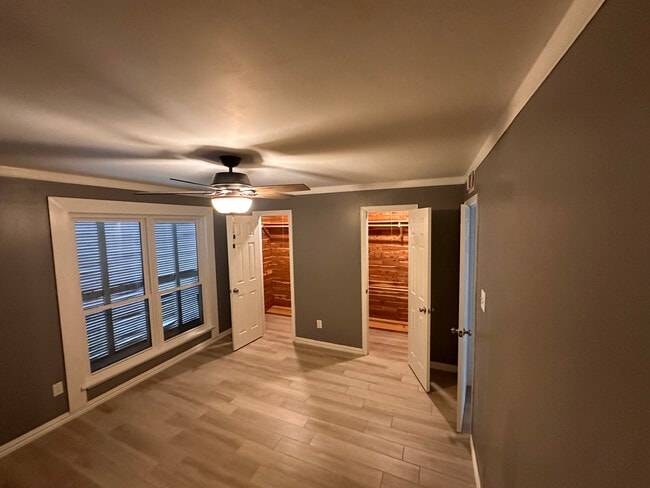 Building Photo - 8211 Katy Fwy