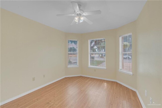 Building Photo - 12 Lake View Dr