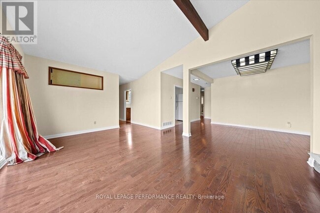 Photo du bâtiment - 2212 St. Laurent Blvd