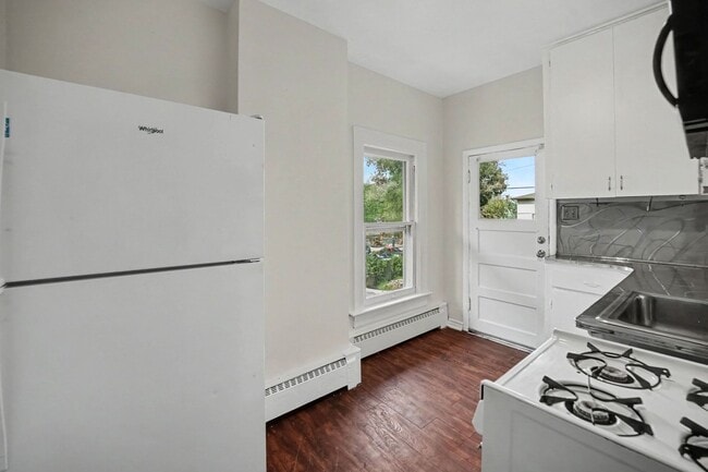 Building Photo - Unique Two-Story Apartment in the Heart of Denver's Desirable Congress Park Neighborhood