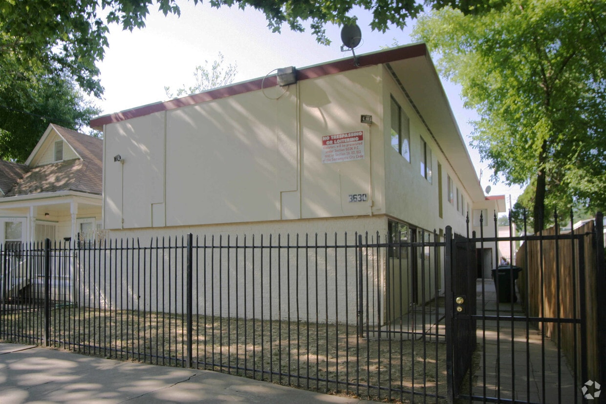 Building Photo - 3630 3rd Ave