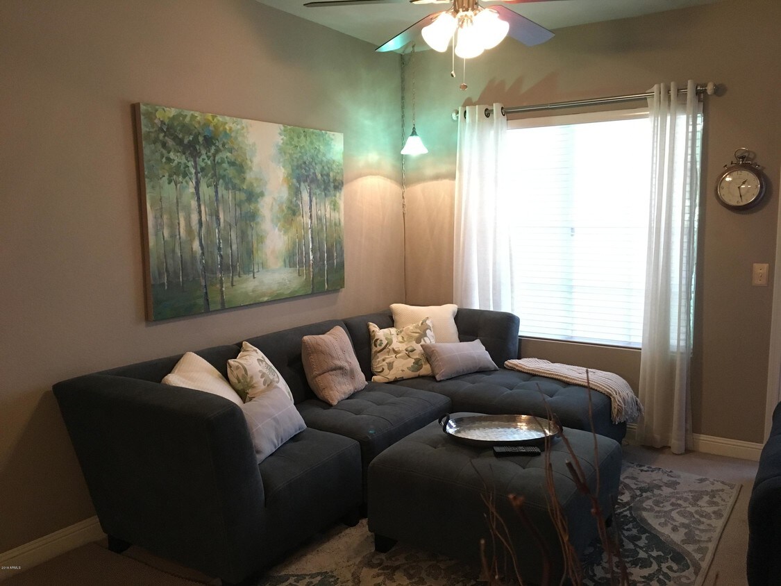 Foto principal - 9450 E Becker Ln