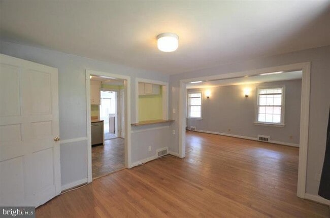 Building Photo - 2400 Arlington Blvd