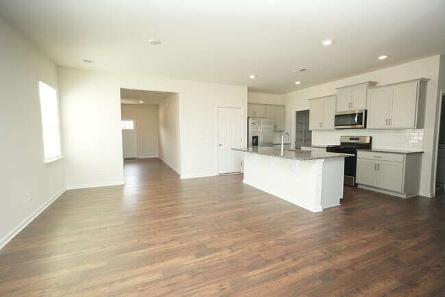 Foto del edificio - BRAND NEW HOME FOR RENT!