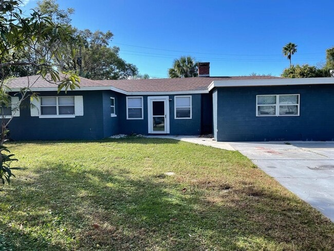 Charming 2-Bedroom Duplex with All Utiliti... - Charming 2-Bedroom Duplex with All Utiliti... House
