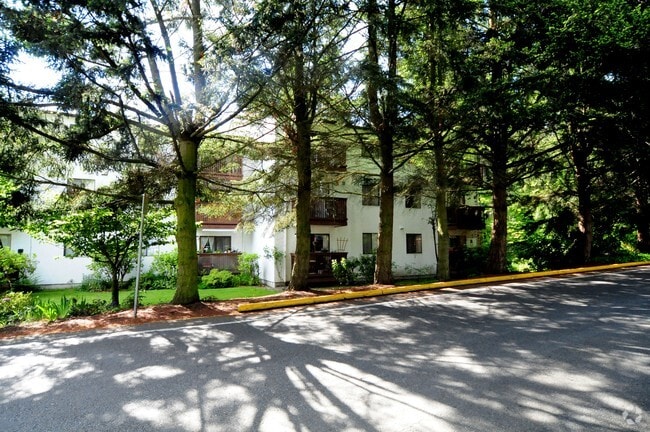 Building Photo - Plaza 44 Apartments