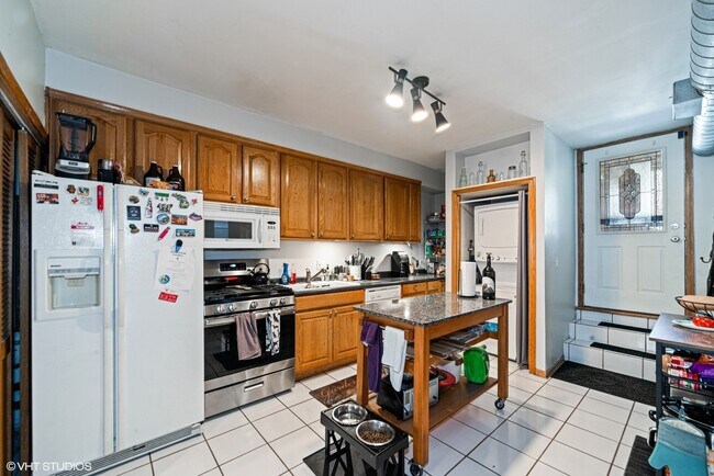 Building Photo - 2021 N Whipple St