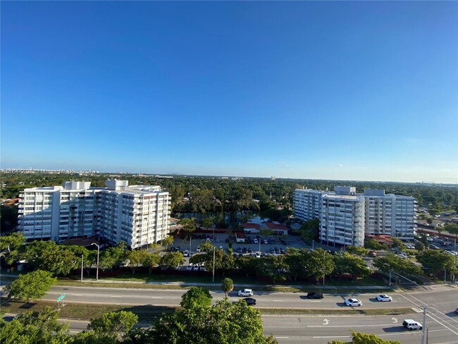 Foto del edificio - 1200 NE Miami Gardens Dr