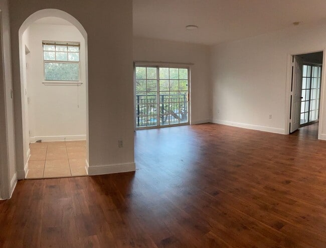 Up Two Months FREE+ $250 Utility Connection Fee Waived - Up Two Months FREE+ $250 Utility Connection Fee Waived Apartment