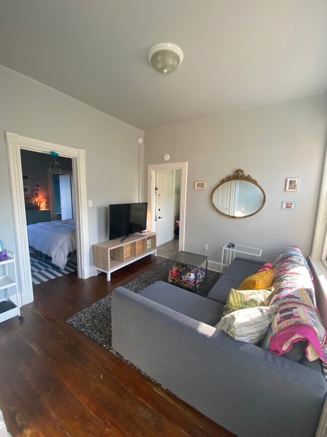 27 N Shippen St Unit 3, Lancaster, PA 17602 Room for Rent in