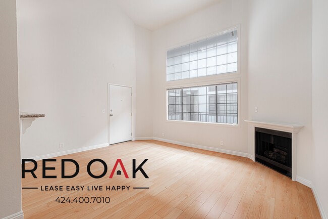 Building Photo - 4651 Cahuenga Blvd