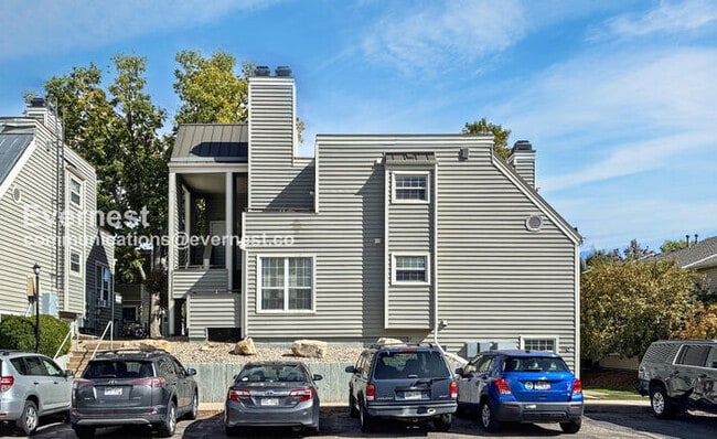 Building Photo - 1301 University Ave