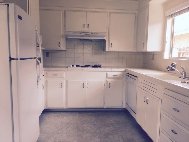 Building Photo - Bright and spacious 3BR/2BA Duplex