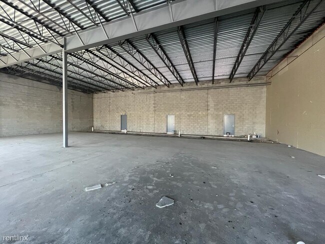 Foto del edificio - Studio, 1 bath House - 2210 E Interstate H...