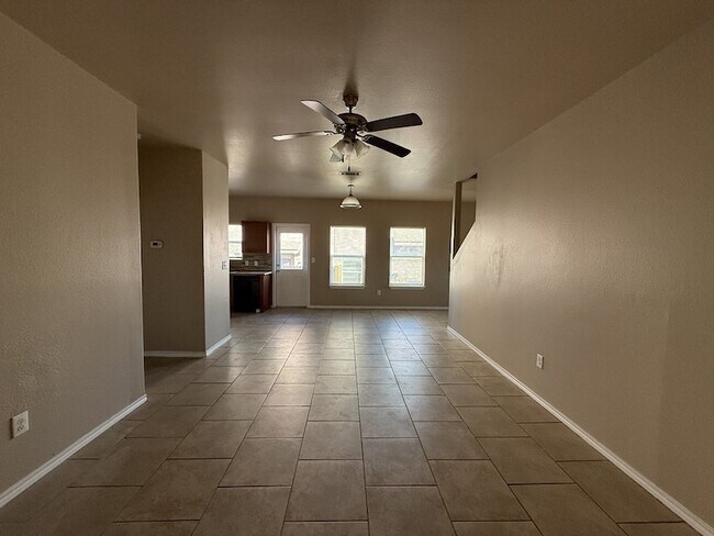 Foto del edificio - 704 E College St