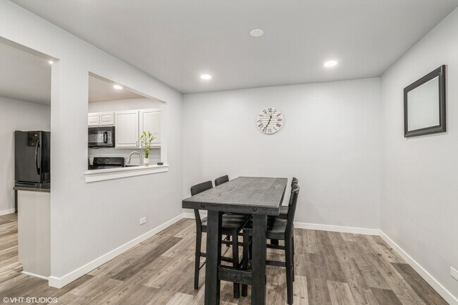 Building Photo - 43 S Treehouse Ln