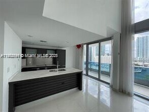 Building Photo - 200 Biscayne Blvd Way