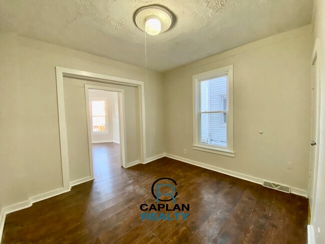 Building Photo - 46 Henry St