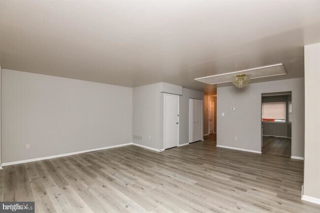 Building Photo - 3 br, 2.5 bath House - 30 Mainview Ct