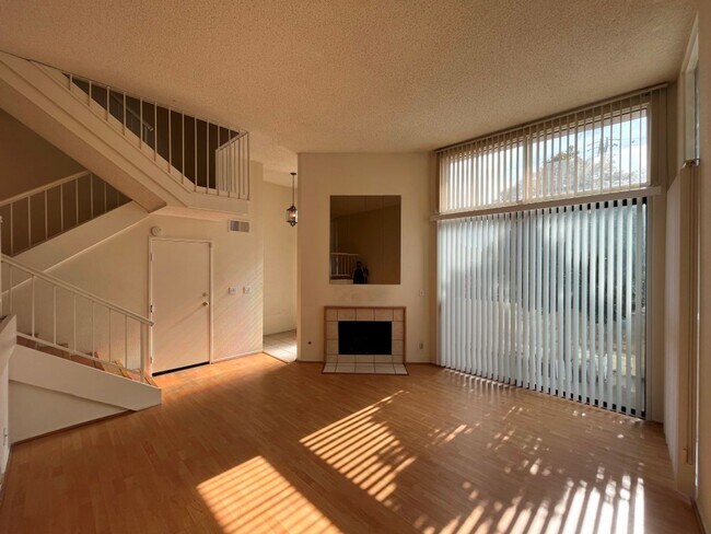 Foto del edificio - Northridge 3+2.5 in gated community w/pool...
