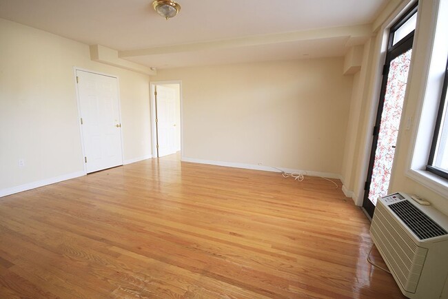 Foto del edificio - 1431 Astoria Blvd
