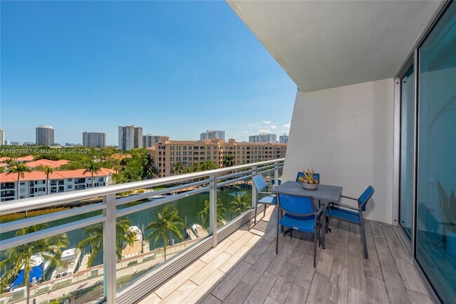 Foto del edificio - 2950 NE 188th St
