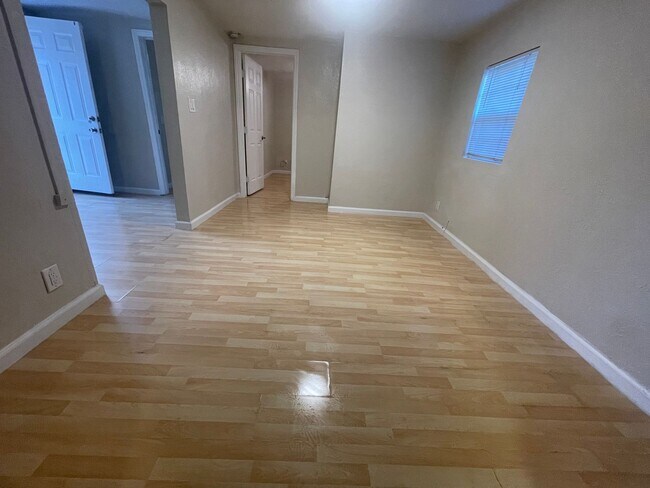 Foto del edificio - Tucked Away Antioch Home!