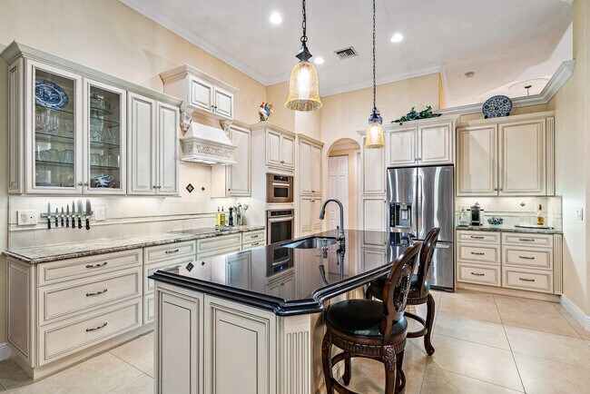 Building Photo - 10625 Oak Meadow Ln