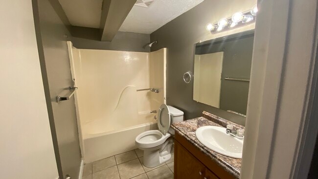 Building Photo - 406 Turpin Dr